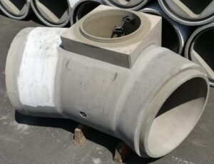 Rohrkrümmer DN 1500 mm, mit zwei Knicken und Tangentialschachtaufsatz DN 1000 mm